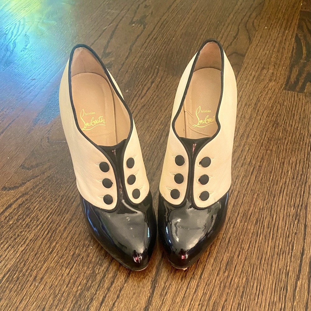 Christian Louboutin size 39 Napa Black and white patent leather heels